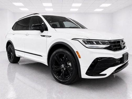 Opal White Pearl Effect 2023 Volkswagen Tiguan 2.0T SE R-Line Black
