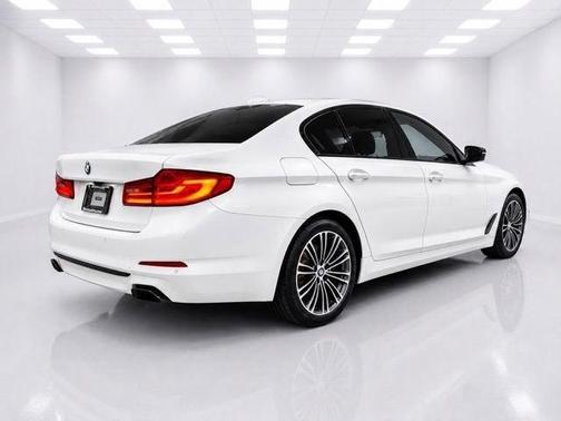 White Metallic 2018 BMW 540 i xDrive