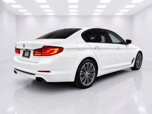 White Metallic 2018 BMW 540 i xDrive