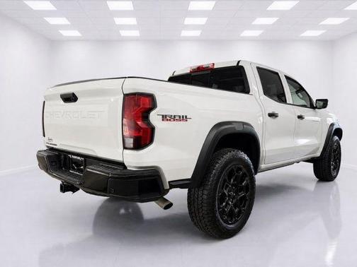 Summit White 2026 Chevrolet Colorado Trail Boss