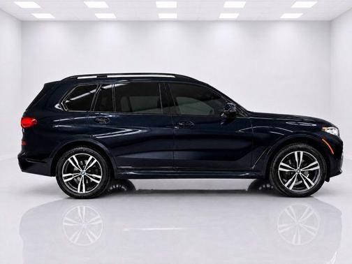 Carbon Black Metallic 2022 BMW X7 xDrive40i