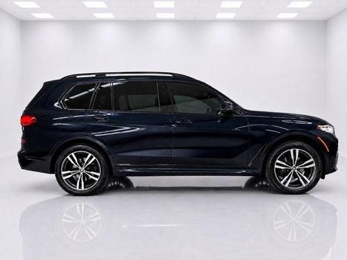 Carbon Black Metallic 2022 BMW X7 xDrive40i