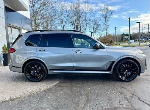 2024 BMW X7 M60i