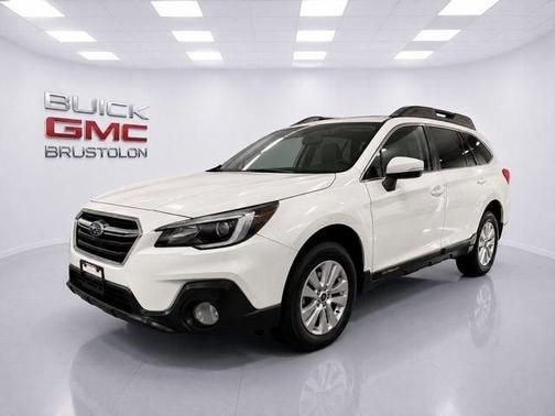 Crystal White Pearl 2018 Subaru Outback 2.5i Premium