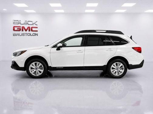 Crystal White Pearl 2018 Subaru Outback 2.5i Premium