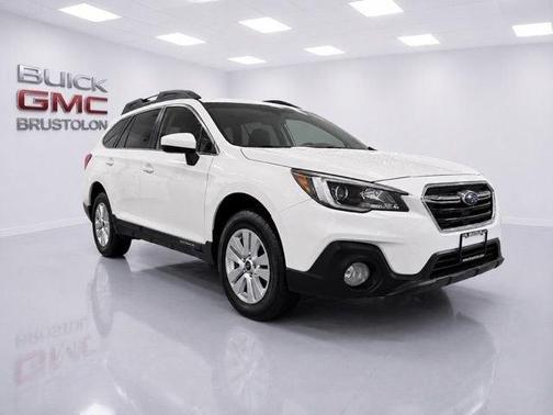 Crystal White Pearl 2018 Subaru Outback 2.5i Premium