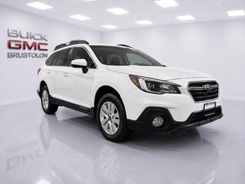 Crystal White Pearl 2018 Subaru Outback 2.5i Premium