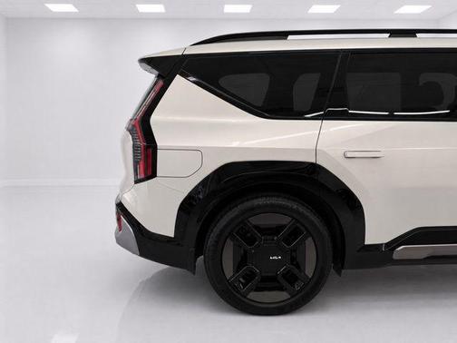 Ivory Silver 2024 Kia EV9 GT-Line