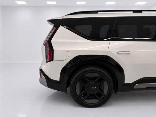 Ivory Silver 2024 Kia EV9 GT-Line