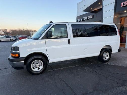 2025 Chevrolet Express 3500 LS