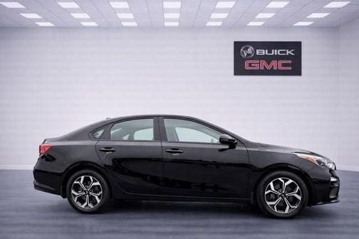 Aurora Black Pearl 2020 Kia Forte LXS