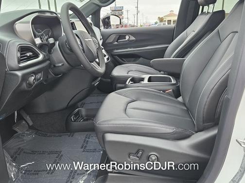 Bright White Clearcoat 2026 Chrysler Pacifica Select