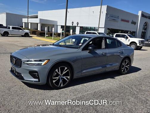 Vapour Gray 2024 Volvo S60 B5 Core Dark Theme