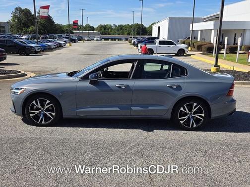 Vapour Gray 2024 Volvo S60 B5 Core Dark Theme