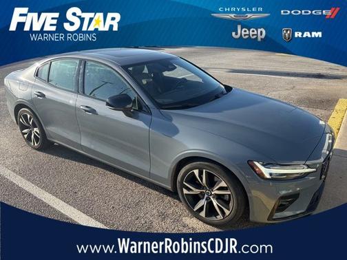 Vapour Gray 2024 Volvo S60 B5 Core Dark Theme