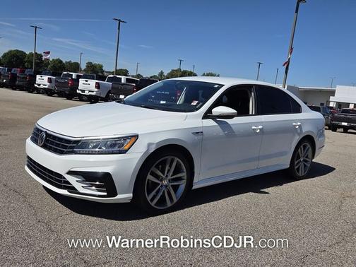 Pure White 2018 Volkswagen Passat 2.0T R-Line