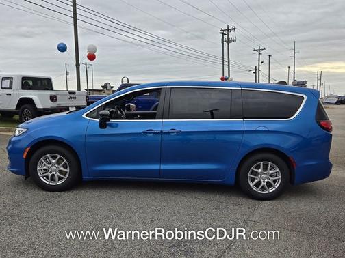 Blue Pearl 2026 Chrysler Pacifica Select