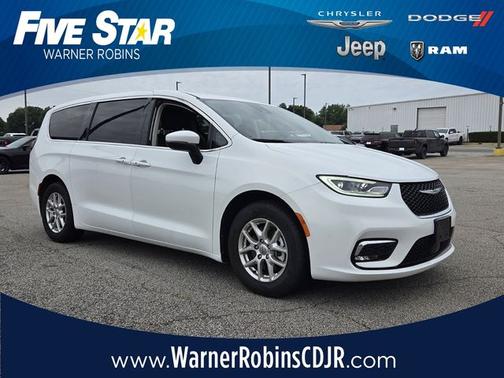 Bright White Clearcoat 2023 Chrysler Pacifica Touring L