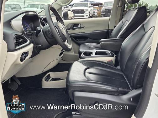 Bright White Clearcoat 2023 Chrysler Pacifica Touring L