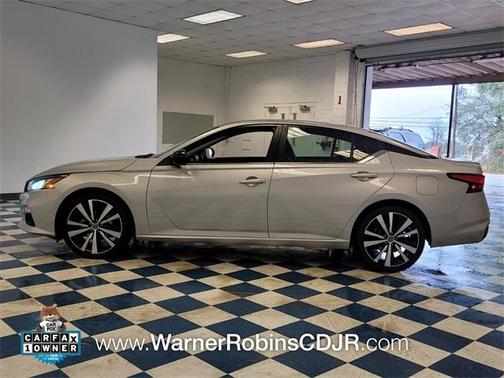 Photo 4 of 31 of 2021 Nissan Altima 2.5 SR