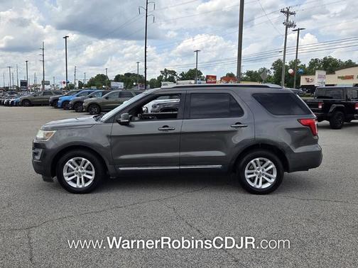 Magnetic 2016 Ford Explorer XLT