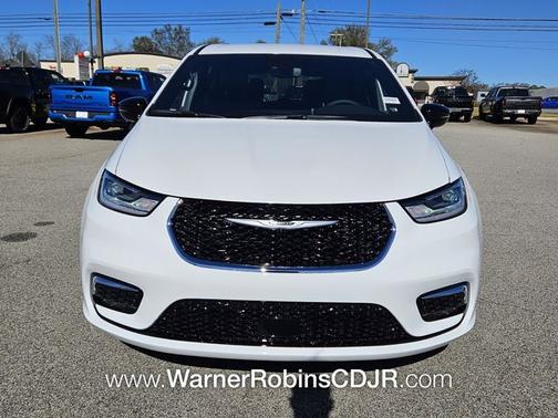 Bright White Clearcoat 2026 Chrysler Pacifica Select