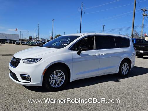 Bright White Clearcoat 2026 Chrysler Pacifica Select
