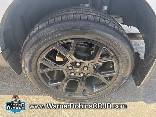 Oxford White 2025 Ford Maverick Lariat