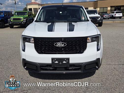 Oxford White 2025 Ford Maverick Lariat