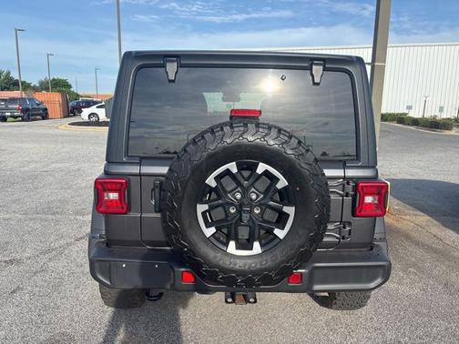 Granite Crystal Metallic Clearcoat 2024 Jeep Wrangler Rubicon