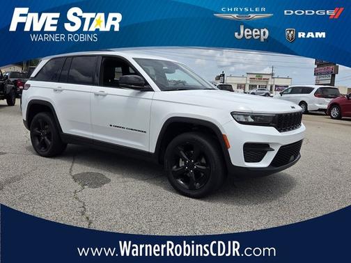Bright White Clearcoat 2023 Jeep Grand Cherokee Altitude X