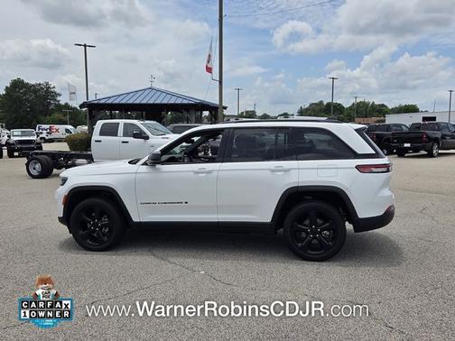 Bright White Clearcoat 2023 Jeep Grand Cherokee Altitude X