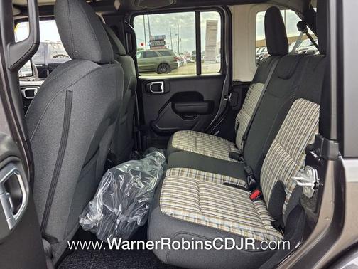 Granite Crystal Metallic Clearcoat 2026 Jeep Wrangler