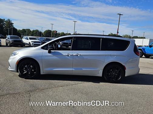 Silver Mist Clearcoat 2026 Chrysler Pacifica Select