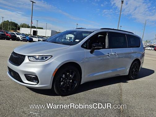 Silver Mist Clearcoat 2026 Chrysler Pacifica Select