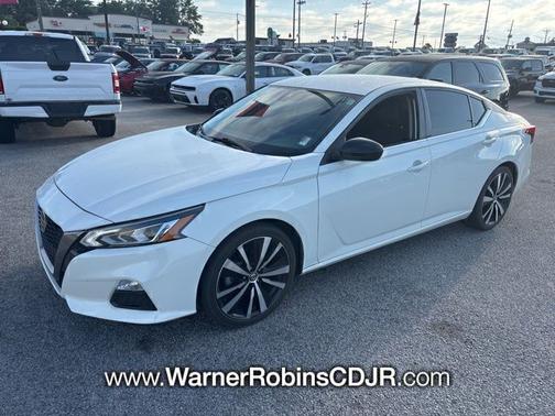 Glacier White 2022 Nissan Altima 2.5 SR