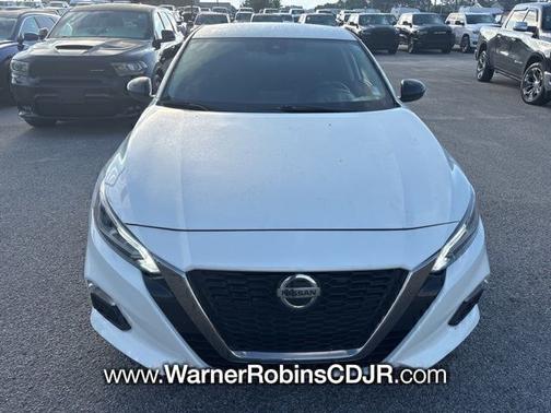 Glacier White 2022 Nissan Altima 2.5 SR