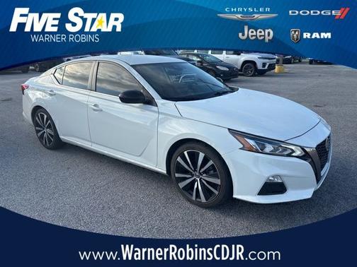 Glacier White 2022 Nissan Altima 2.5 SR