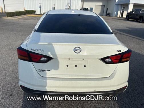 Glacier White 2022 Nissan Altima 2.5 SR