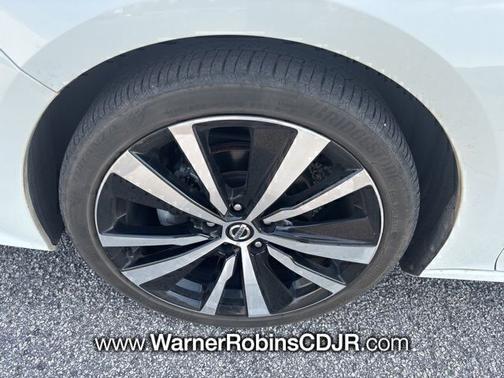 Glacier White 2022 Nissan Altima 2.5 SR