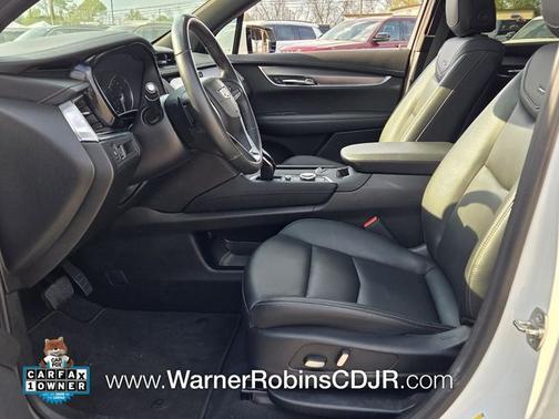 Crystal White 2024 Cadillac XT6 Luxury