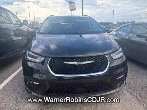 Brilliant Black Crystal Pearlcoat 2022 Chrysler Pacifica Touring L
