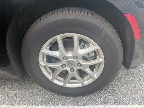 Brilliant Black Crystal Pearlcoat 2022 Chrysler Pacifica Touring L