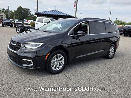 Brilliant Black Crystal Pearlcoat 2022 Chrysler Pacifica Touring L