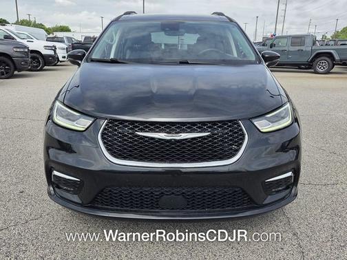 Brilliant Black Crystal Pearlcoat 2022 Chrysler Pacifica Touring L