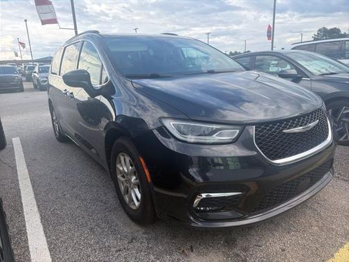 Brilliant Black Crystal Pearlcoat 2022 Chrysler Pacifica Touring L