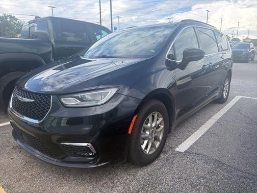 Brilliant Black Crystal Pearlcoat 2022 Chrysler Pacifica Touring L