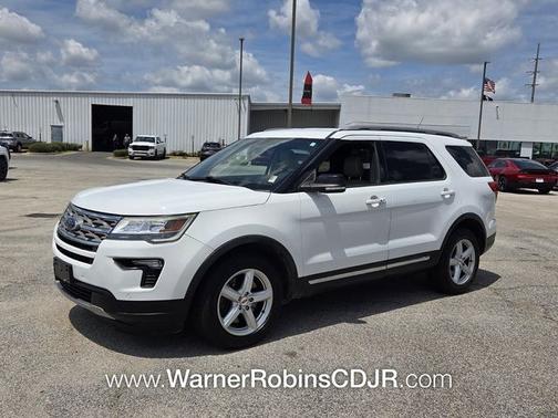 Oxford White 2018 Ford Explorer XLT
