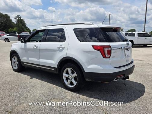 Oxford White 2018 Ford Explorer XLT