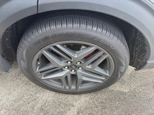 Gray Metallic 2025 Ford Explorer ST-Line